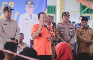 Pemkab Jember Juga Bagikan BLT DBHCHT Untuk Warga Kemuningsari Lor