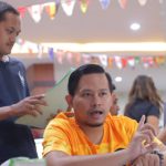 Seluruh Petugas Imigrasi Jember memakai Jersey Piala Dunia 2022