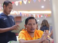 Seluruh Petugas Imigrasi Jember memakai Jersey Piala Dunia 2022