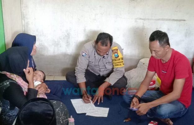Bayi Ditemukan tergeletak di Kursi Teras Rumah Warga Jember, Terdapat Surat Permohonan Untuk Dirawat