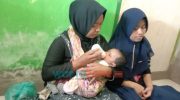 Bayi Malang Ditemukan di Teras Rumah Warga Jember, Baca Isi Suratnya Bikin Hati Terenyuh