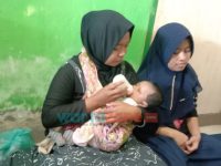Bayi Malang Ditemukan di Teras Rumah Warga Jember, Baca Isi Suratnya Bikin Hati Terenyuh