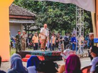 Bupati Jember Berangkatkan Ribuan Warga Jember Ikuti Gerak Jalan dengan Rute Watu Ulo-Ambulu
