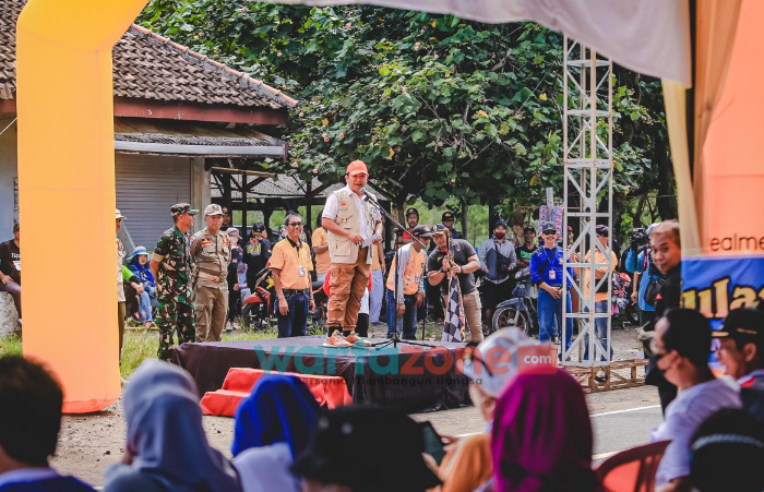 Bupati Jember Berangkatkan Ribuan Warga Jember Ikuti Gerak Jalan dengan Rute Watu Ulo-Ambulu