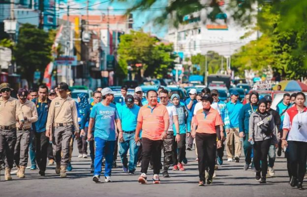 Bupati Jember dan Semua OPD Latihan Jalan Sehat Tajemtra 2022