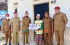 Bupati Sumenep Cek Langsung Program BSPS di Desa Sera Timur, Pastikan Pembangunannya Sesuai Ketentuan