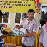 Dukung Pengembangan Atlet dari Tingkat Dini, Puluhan SSB di Jember Dapat Bantuan Perlengkapan Olahraga