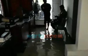 Kantor Bawaslu Jember Terendam Banjir