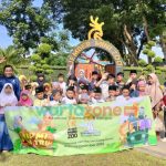 Libur Tahun Baru, Puluhan Anak Yatim Piatu Wisata ke Kebun Binatang Mini di Jember