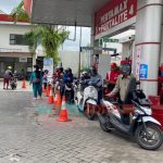 Pertalite di Jember Langka_ Setiap Hari Terjadi Antrian Motor dan Mobil
