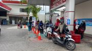Pertalite di Jember Langka_ Setiap Hari Terjadi Antrian Motor dan Mobil