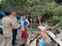 Polres Situbondo Salurkan Bantuan kepada Korban Bencana Angin Puting Beliung