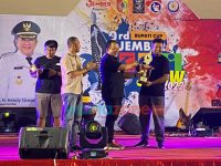 Puluhan Tahun Geluti Hobi Ikan Koi, Pengusaha di Jember Menang Kompetisi Tingkat Nasional (1)
