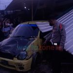 Salip Kendaraan dari Kiri, Mobil Seruduk 3 Rumah di Jember