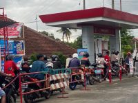 Harga BBM Non Subsidi Turun, Pengendara Motor Pilih Antri Pertalite di SPBU Jember