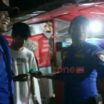 Kunci Motor Masuk Selokan, Pemilik Minta Tolong Petugas Damkar