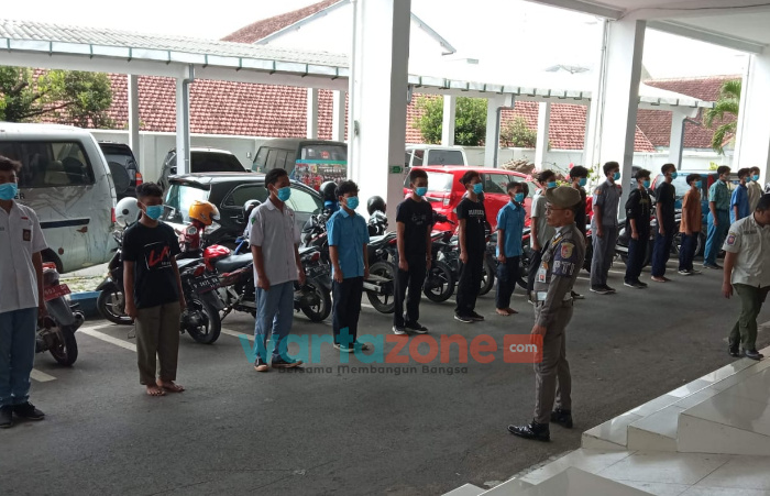 Puluhan Siswa SMP-SMA di Jember Bolos Sekolah, Ganti Pakai Kaos Kelabui Petugas Satpol PP