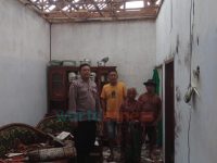 Rumah Warga di Jember Tersambar Petir, Nenek dan Cucu Selamat