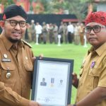 Tangan Dingin Kades Saleh Bawa Desa Lobuk Raih Penghargaan Lencana Desa Mandiri dari Mendes PDTT