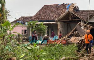 Angin Puting Beliung “Mengamuk” di Jember, 91 Rumah Rusak