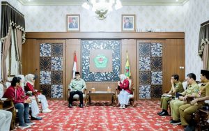 Caption: Bupati Pamekasan saat menerima kunjungan dan sharing bersama Mahasiswa Universitas Muhammadiyah Malang.