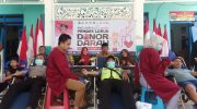 Foto: Pemdes Lobuk saat menggelar donor darah bekerjasama dengan PMI Sumenep. (Panji Agira/wartazone.com)
