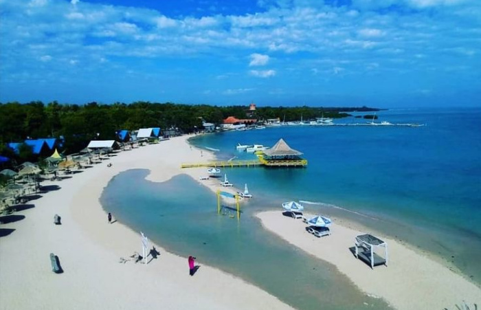 Keindahan Pantai Sembilan Giligenting, Wisata Alam Eksotis di Pulau Madura