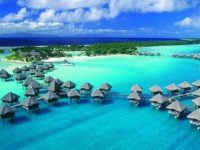 Mengintip Keindahan Pulau Derawan, Tempat Bertelurnya Penyu di Malam Hari