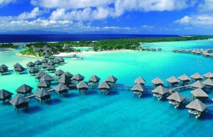 Mengintip Keindahan Pulau Derawan, Tempat Bertelurnya Penyu di Malam Hari