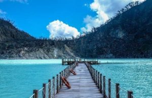 Menilik Pesona Kawah Putih yang Lahir Akibat Letusan Gunung Patuha