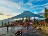 Posong, Wisata Alam dengan Golden Sunrise di Temanggung Jawa Tengah