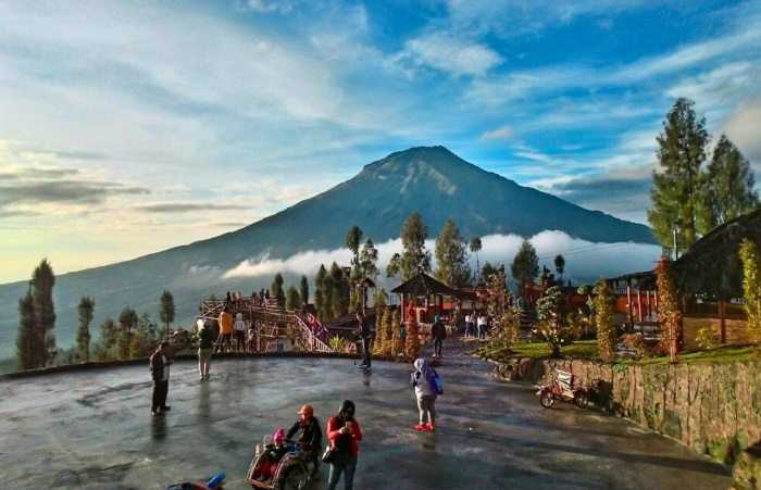 Posong, Wisata Alam dengan Golden Sunrise di Temanggung Jawa Tengah