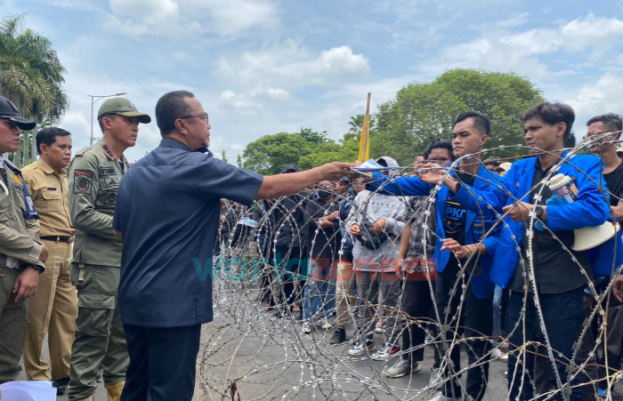 Ratusan Mahasiswa Demo Pemkab Jember, Ini Tujuh Tuntutan dan Jawaban Pemerintah