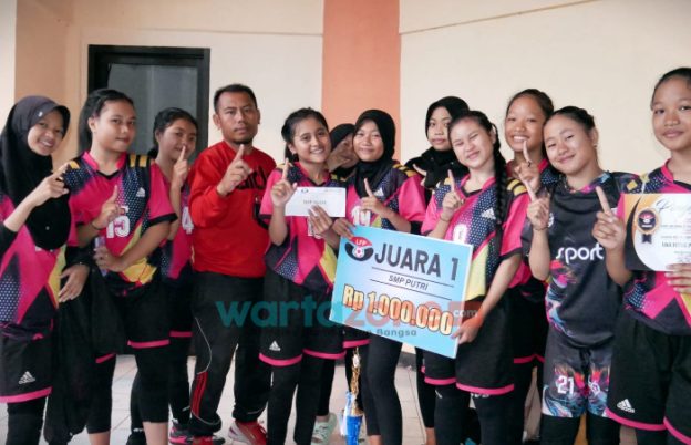 Tim Futsal Putri SMPN 2 Tamanan Sabet Juara Tingkat Kabupaten