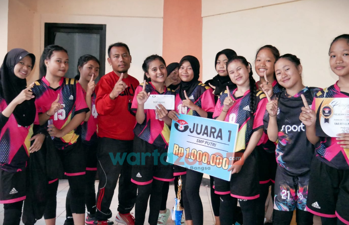 Tim Futsal Putri SMPN 2 Tamanan Sabet Juara Tingkat Kabupaten