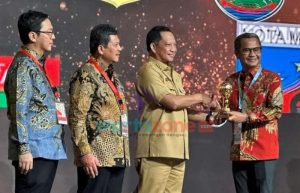 Dinilai Memiliki Komitmen Tinggi Terhadap Kualitas Kesehatan, Pemkab Nias Raih UHC Award