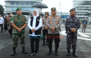 Gubernur Jatim Distribusikan Bantuan ke Pulau Masalembu Sumenep Gunakan Kapal Perang TNI AL