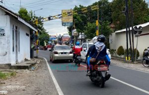 Kerap Dilalui Lalu Lalang Truk Bermuatan Besar, Warga Perumahan Jember Ngaku Resah