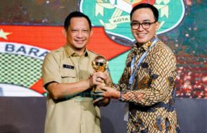 Melalui Program UHC, Pemkab Pamekasan kembali terima Penghargaan dari Mendagri