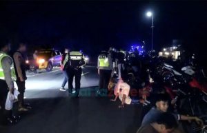 Nekat Balap Liar di JLS Jember Jelang Malam, Ratusan Motor Diamankan Polisi