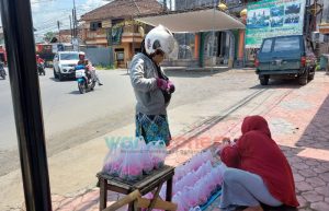 Pedagang Bunga di Jember Panen Jelang Ramadan, Omzet per Hari Capai Ratusan Ribu