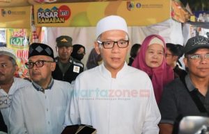 Plh Bupati dan Beberapa Pejabat Tinjau Pasar Murah di Alun-alun Jember