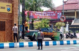 Polisi di Jember Pasang Banner Sayembara Tangkap Maling Berhadiah