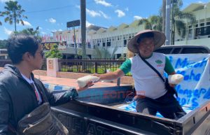 Protes Harga Gabah Turun, Seorang Petani di Jember Lakukan Aksi Bagi-Bagi Beras Gratis 1 Kwintal