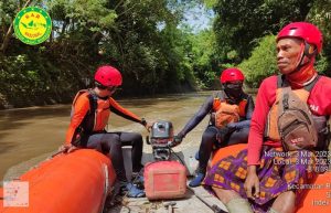Video Ibu Menangis Tersedu-sedu di Pinggir Sungai Jember, Cari Anaknya yang Hanyut Terbawa Arus