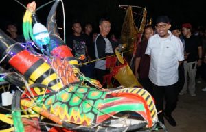 Festival Layangan di Sumenep, Lampu Warna-Warni Jadi Magnet di Objek Wisata Pantai Lombang