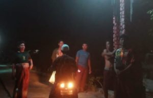 Patroli Ala Warga Gersik Putih, Cegat Kendaraan Pengangkut Material Tambak Garam