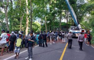 Evakuasi Truk Dari Jurang 3 Jam, Arus Lalu Lintas Jalur Gumitir Berangsur Lancar