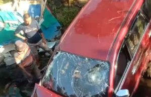Mobil Avanza di Jember Nyemplung Sungai Gegara Menghindari Motor