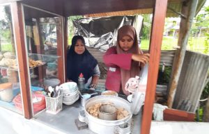 Putus Kuliah dan Tidak Bisa Ambil Ijazah SMA, Putri Pedagang Bakso Dibantu Kelompok Pengusaha Muda
